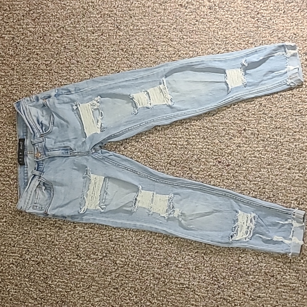 💥SALE💥Distressed Jeans Size 2 💙